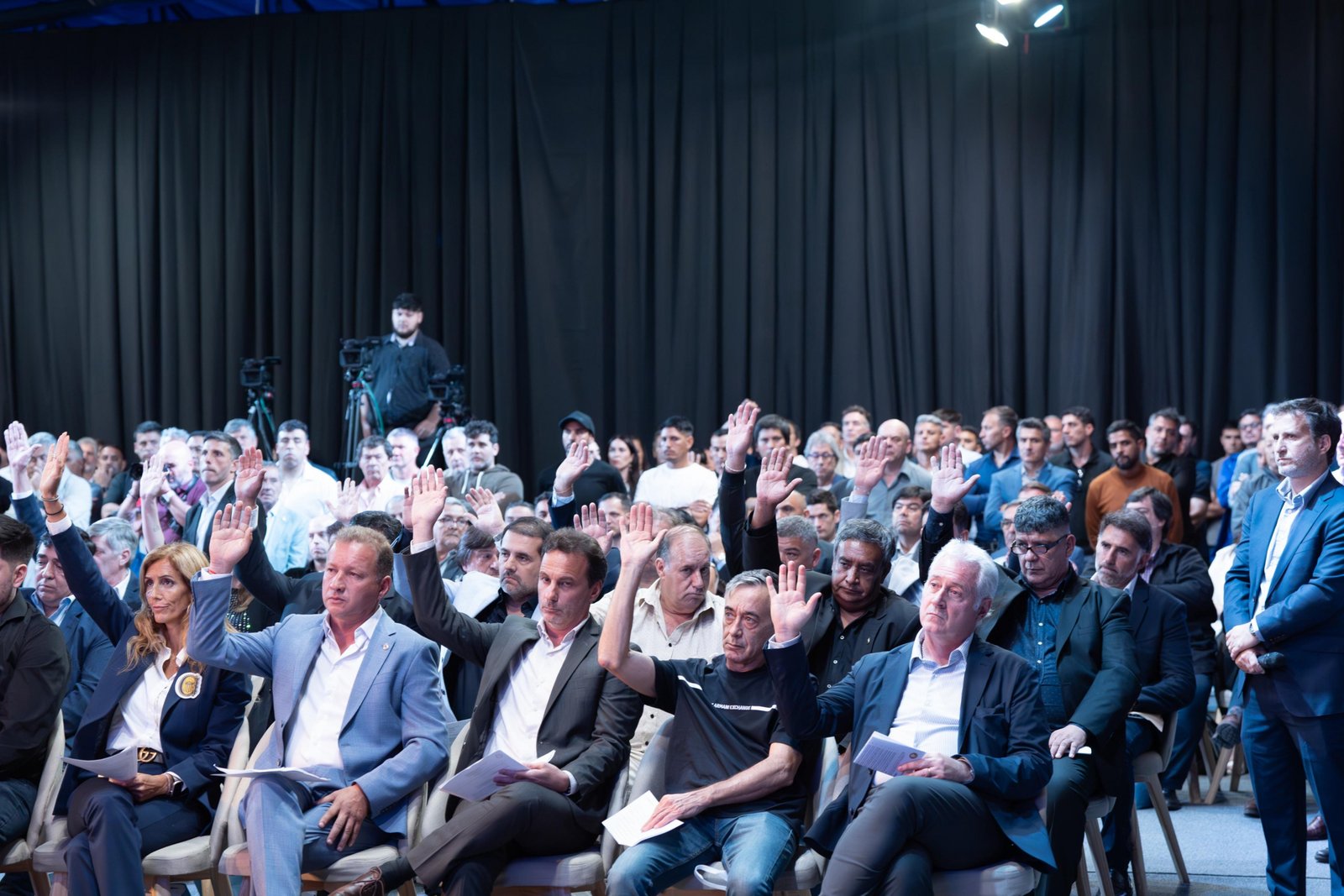 Votación en la Asamblea General Ordinaria de la AFA.