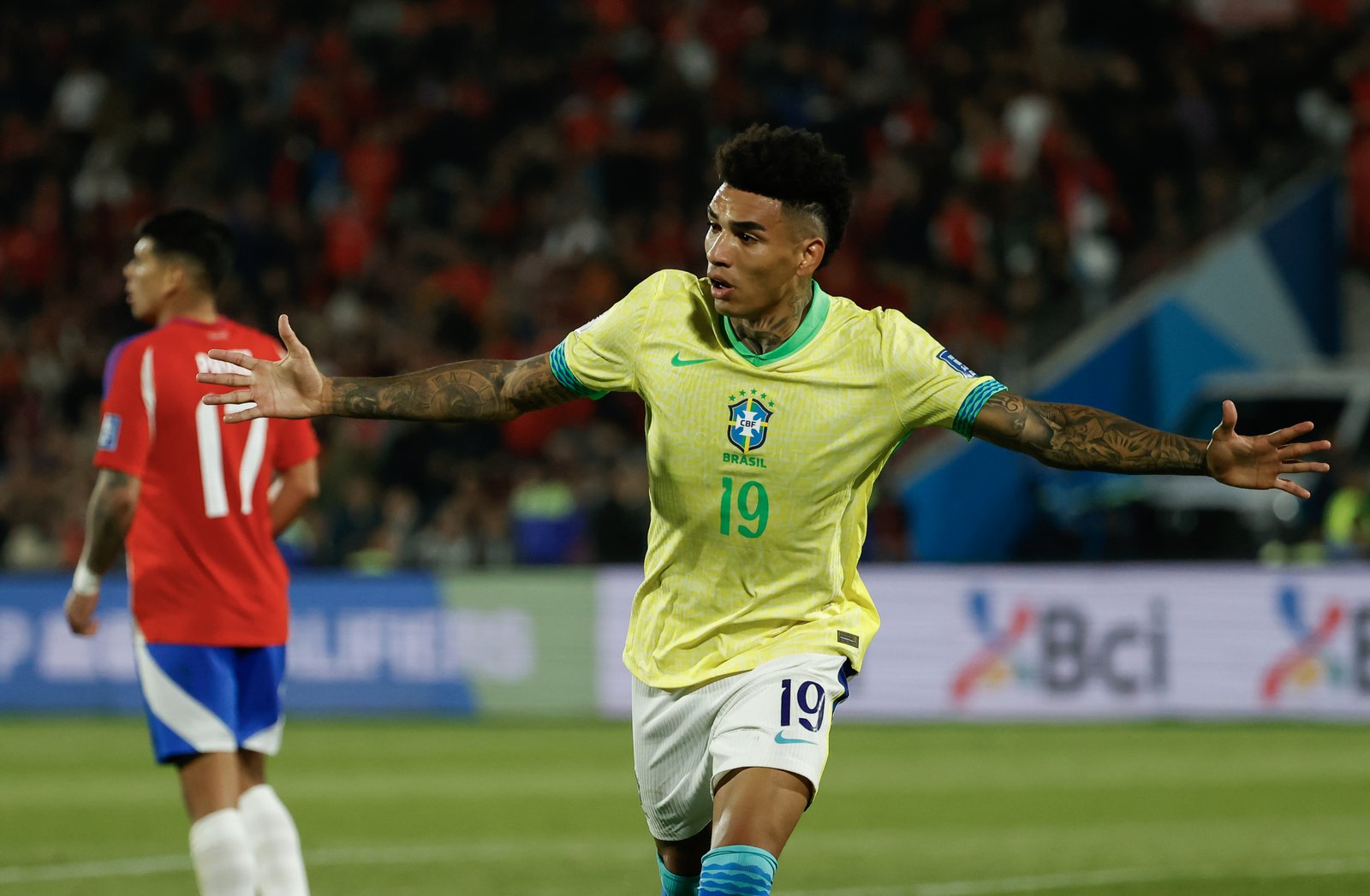 Igor Jesus celebra su gol contra Chile.