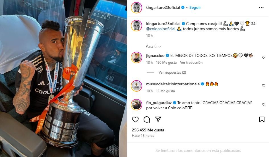 Vidal celebra la Liga ganada con Colo Colo.