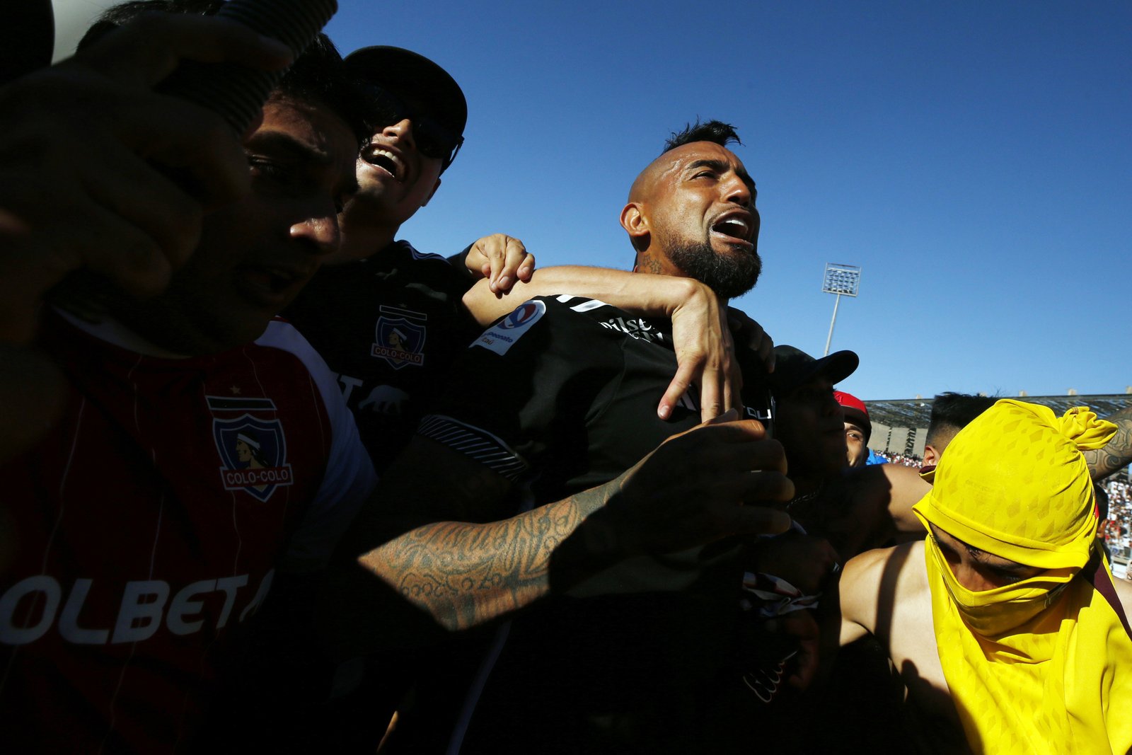 Arturo Vidal celebra el título de Liga en Chile.