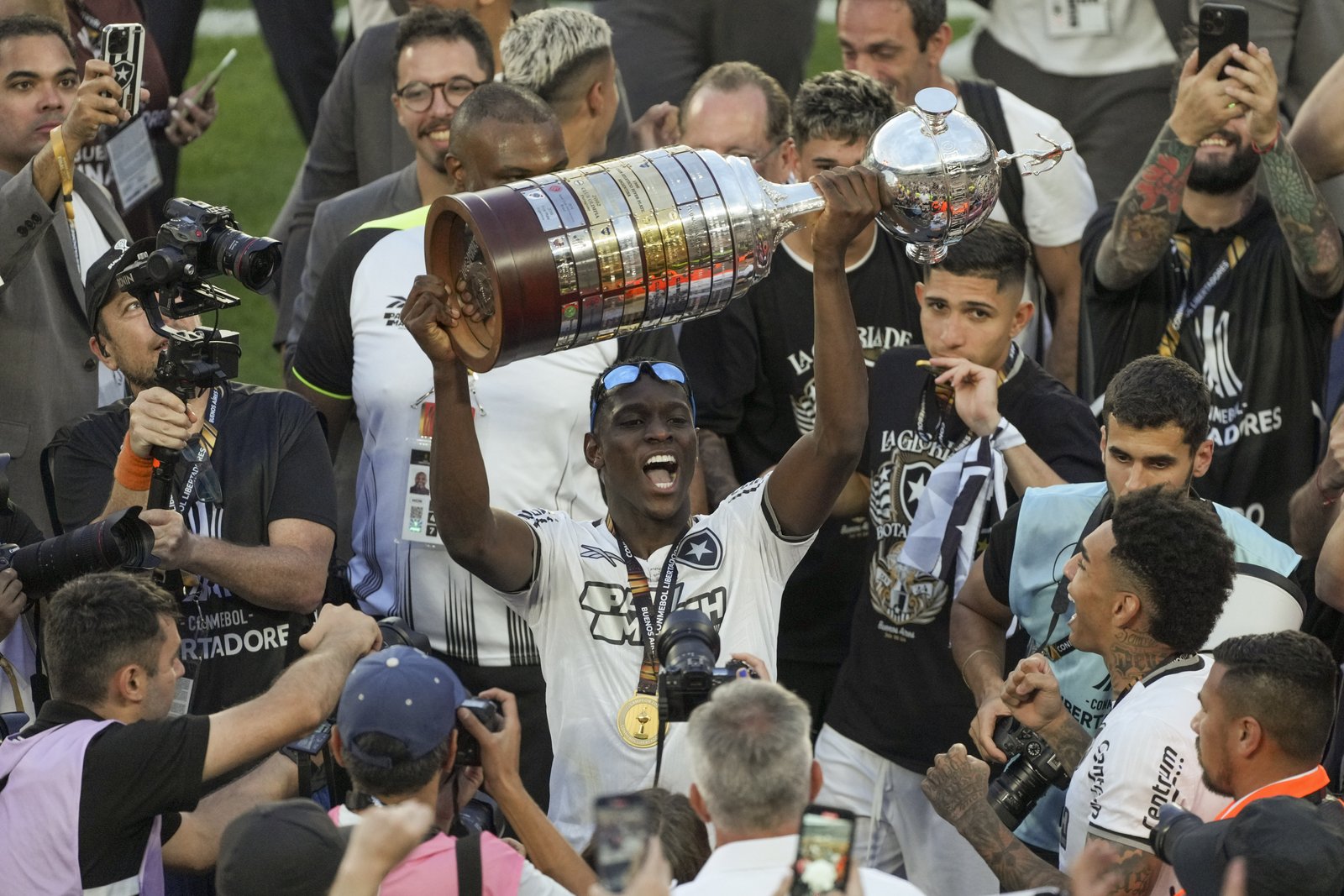 Luiz Henrique (Botafogo) sufrió un intento de extorsión sexual por parte de una familia de su exmujer antes de la final de la Copa Libertadores