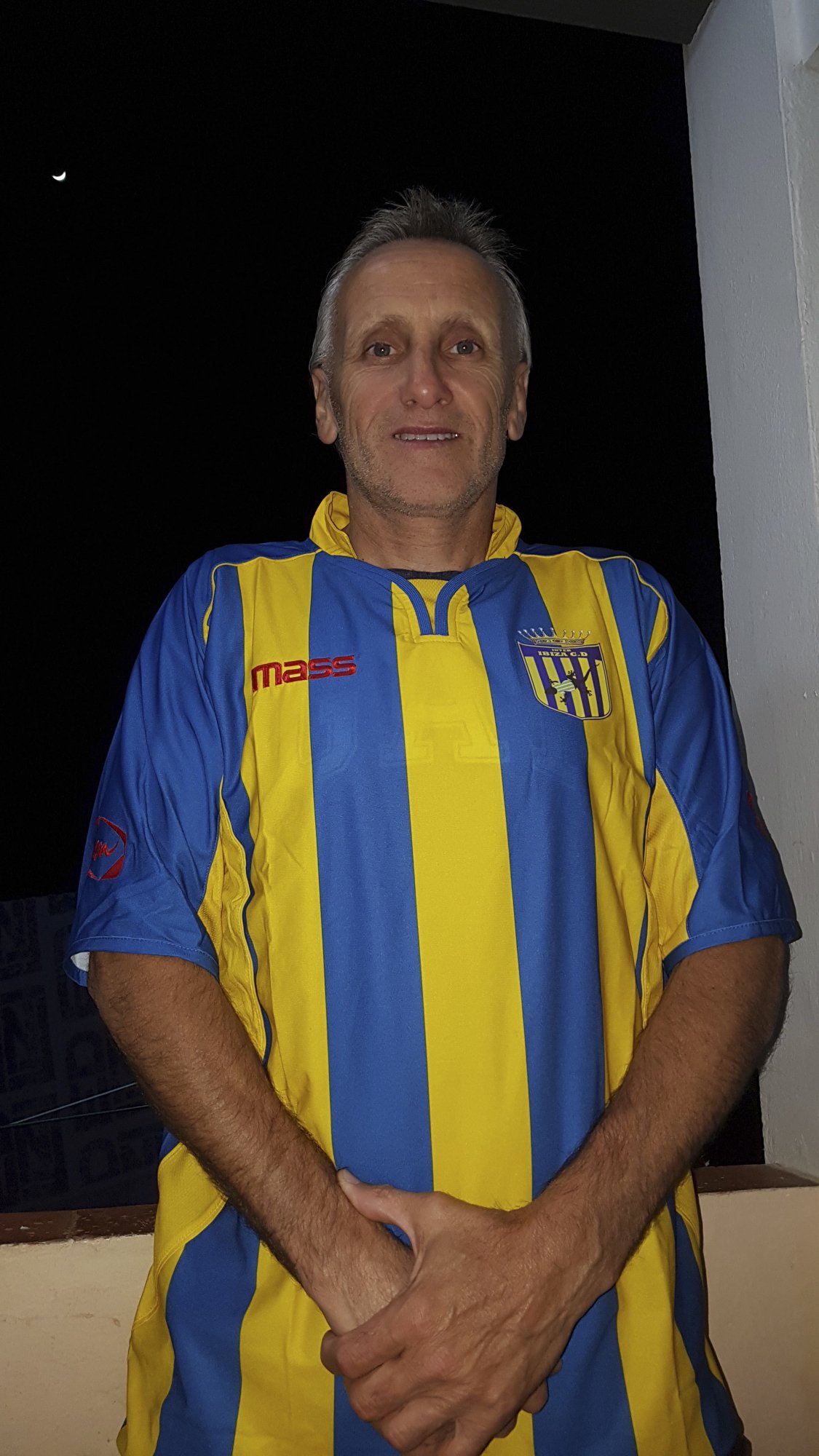 Robert Carmona, el futbolista más longevo del mundo, busca equipo con 62 años