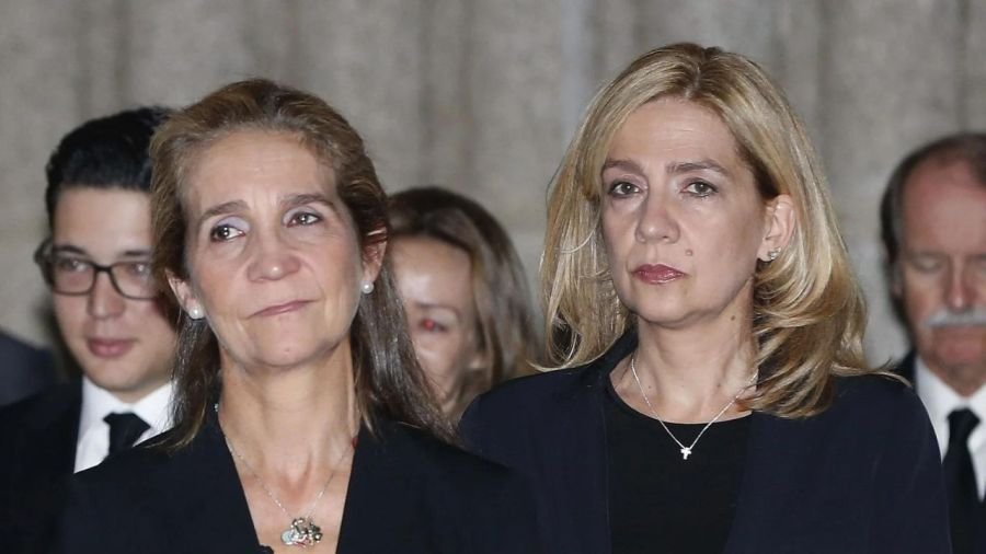 El dolor de las infantas Elena y Cristina: compungidas y muy afectadas