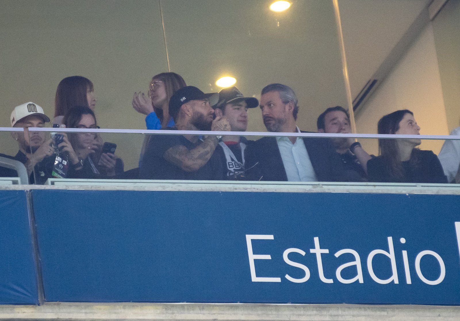 El Rayados de Monterrey, con Sergio Ramos en el palco, golea y avanza en la Copa de Campeones