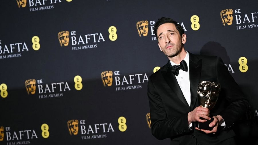 Fotogaleria El actor estadounidense Adrien Brody posa con el premio al Mejor actor principal por 