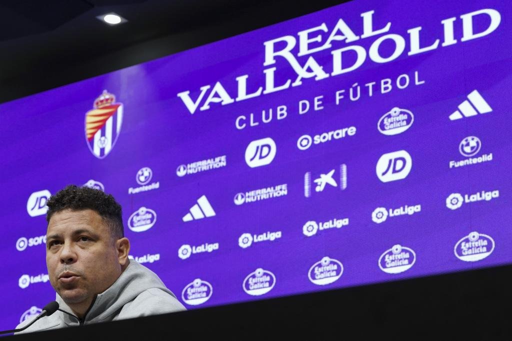 Ronaldo Nazário, en una rueda de prensa con el Valladolid.