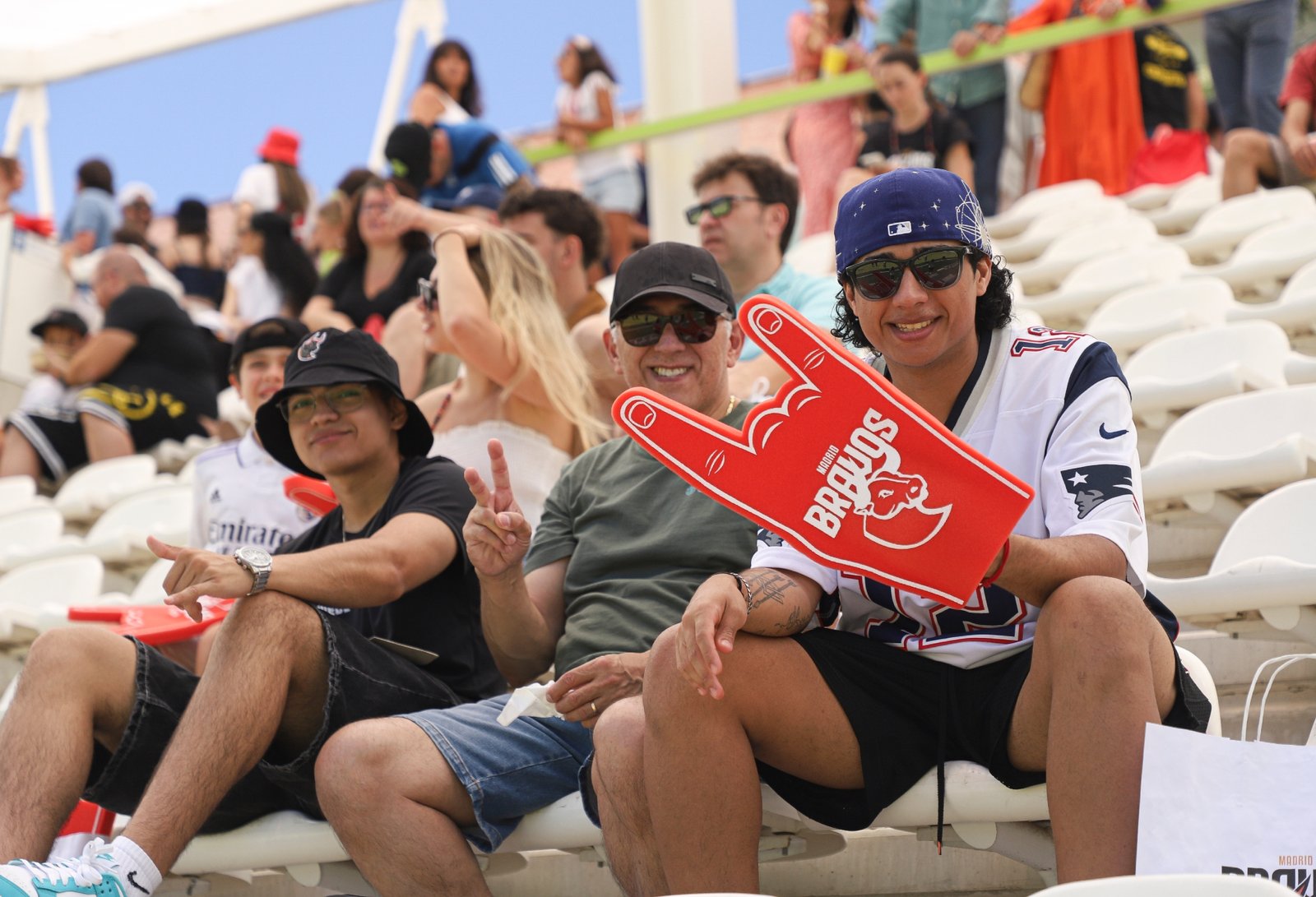 Aficionados disfrutando de un encuentro de Madrid Bravos