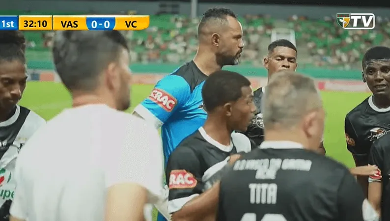 Polémica reaparición de Bruno, el portero asesino: fue ovacionado y su equipo apoyo a futbolistas detenidos por violación