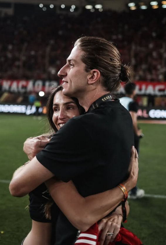 Filipe Luis se despide del Flamengo "con la conciencia tranquila" y un vídeo para llorar