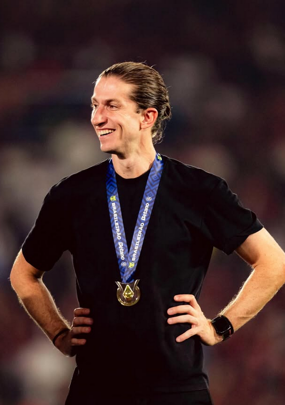 Filipe Luis se despide del Flamengo "con la conciencia tranquila" y un vídeo para llorar