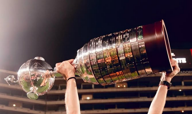 Filipe Luis se despide del Flamengo “con la conciencia tranquila” y un vídeo para llorar