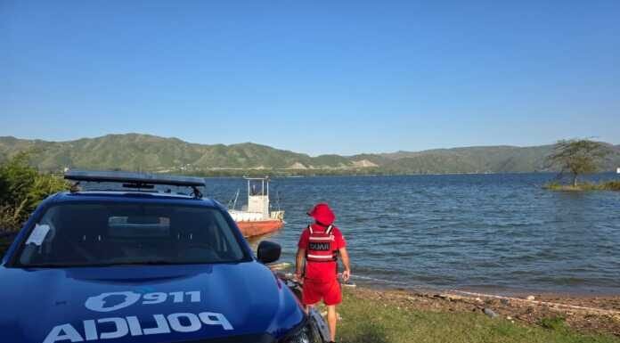 Tragedia en el lago: Un hombre murió tras el vuelco de una lancha en el San Roque