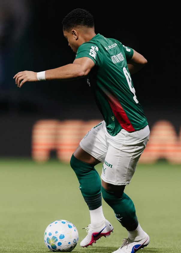 Vitor Roque, tras su última lesión: "Cabeza fría, sé humilde y trabaja duro para recuperarte lo antes posible"