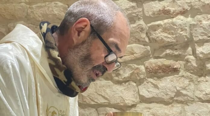 Una de Cal: Entrevista con Luis Montes, el cura mendocino que asiste a los olvidados de la guerra en el Líbano