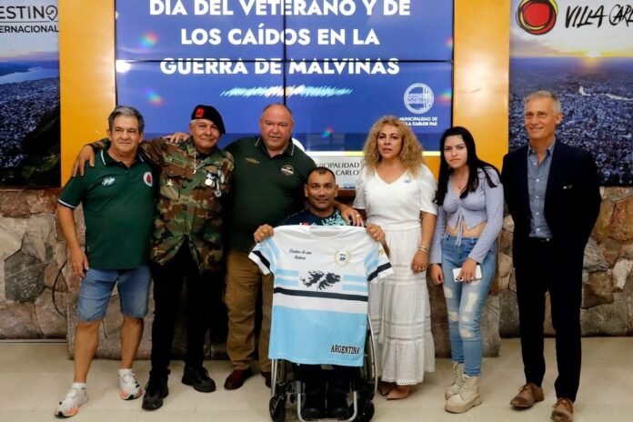 Veteranos de Malvinas homenajearon a Santiago Gutiérrez antes de su desafío en Machu Picchu