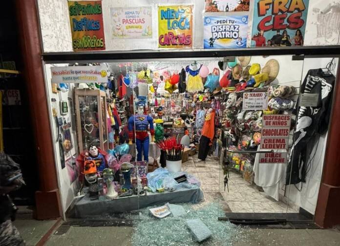 Rompieron la vidriera de un cotillón en la Cárcano y solo robaron $2