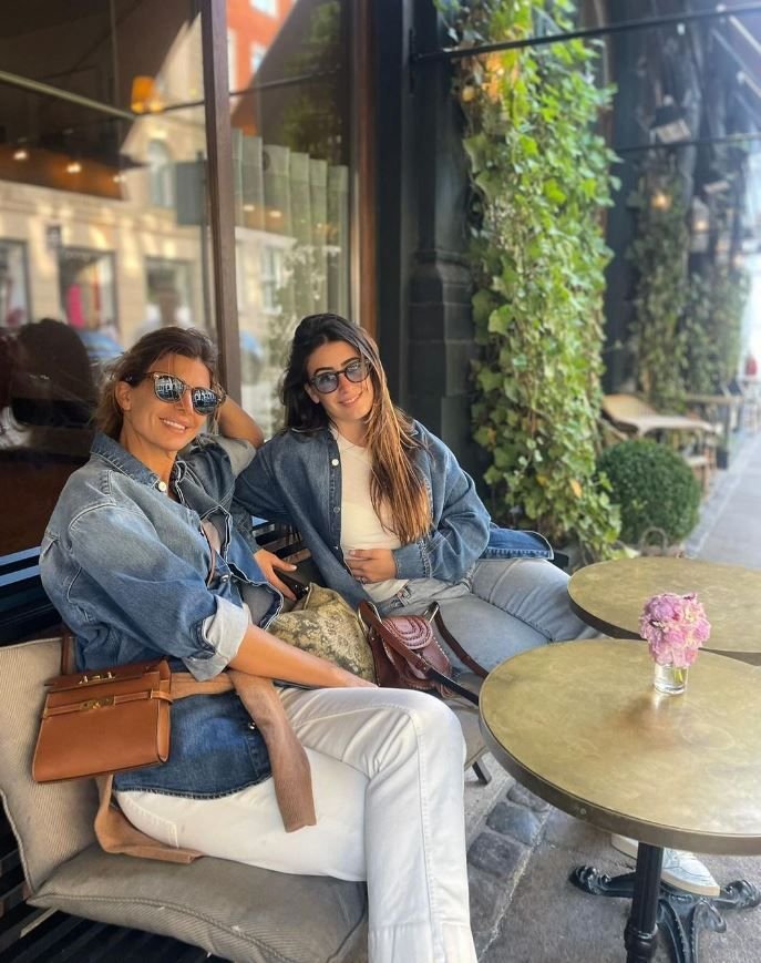 La camisa denim con la que Juliana Awada redefinió el look casual