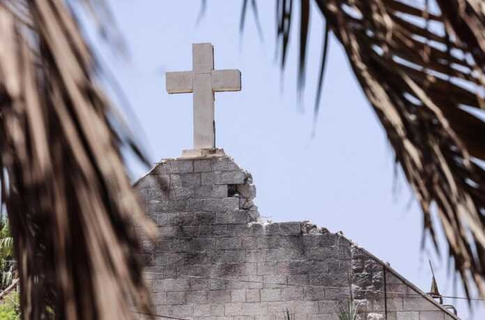 Israel dijo que se trató de un error el ataque sobre la iglesia en Gaza