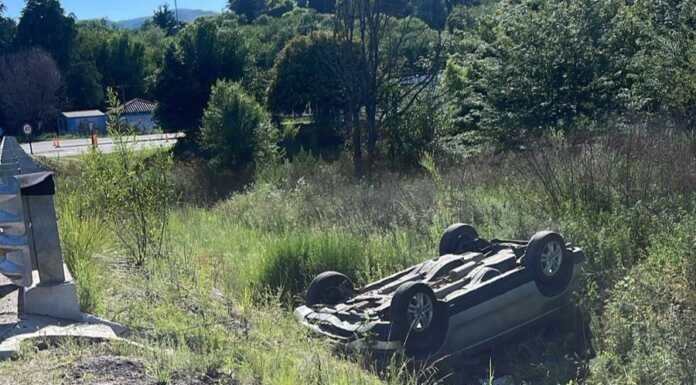 Autovía Punilla: Perdió el control y volcó el auto en el que iban cinco ocupantes