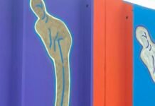 Artistas pintaron el mural en homenaje a los Premios Carlos