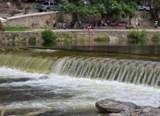 Creció el río San Antonio y llegó a un metro en El Fantasio