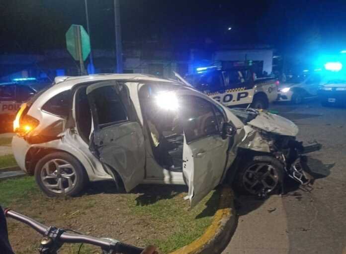 Persecución, accidente y tensión: un vehículo volcó y su conductor fue detenido en el ingreso a Villa Carlos Paz