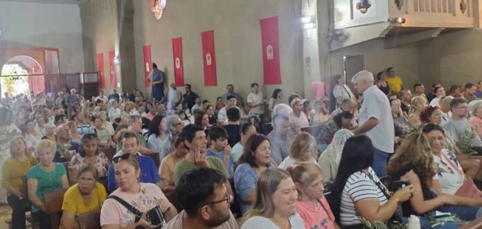 Carlos Paz celebró en todas las parroquias el Domingo de Ramos