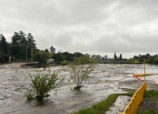 Cierran vados y el puente Terzi: Crecen los ríos que alimentan el San Roque