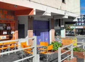 Entró armado a una fábrica de sándwiches en Carlos Paz y escapó con dinero, celulares y mercadería