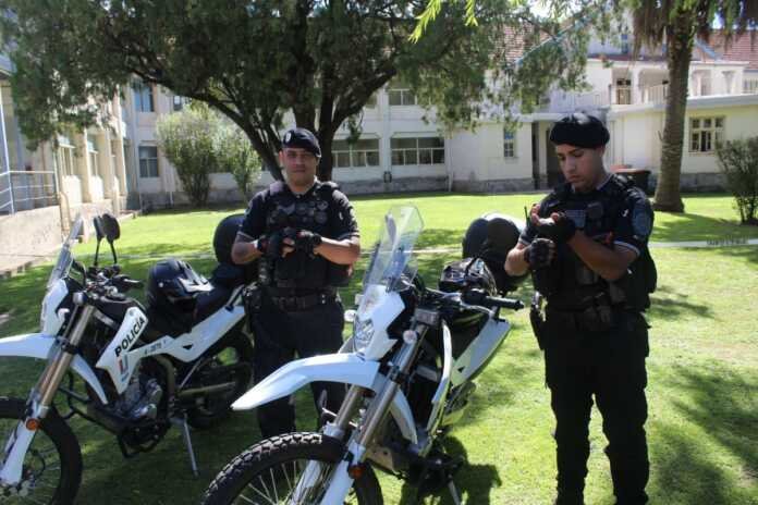 Quiénes son los efectivos que encontraron a la pequeña Esmeralda en Cosquín